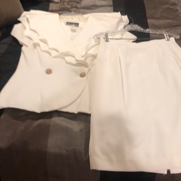 BRAND NEW Gorgeous Alex skirt/top set. Brand new! - Picture 2 of 5